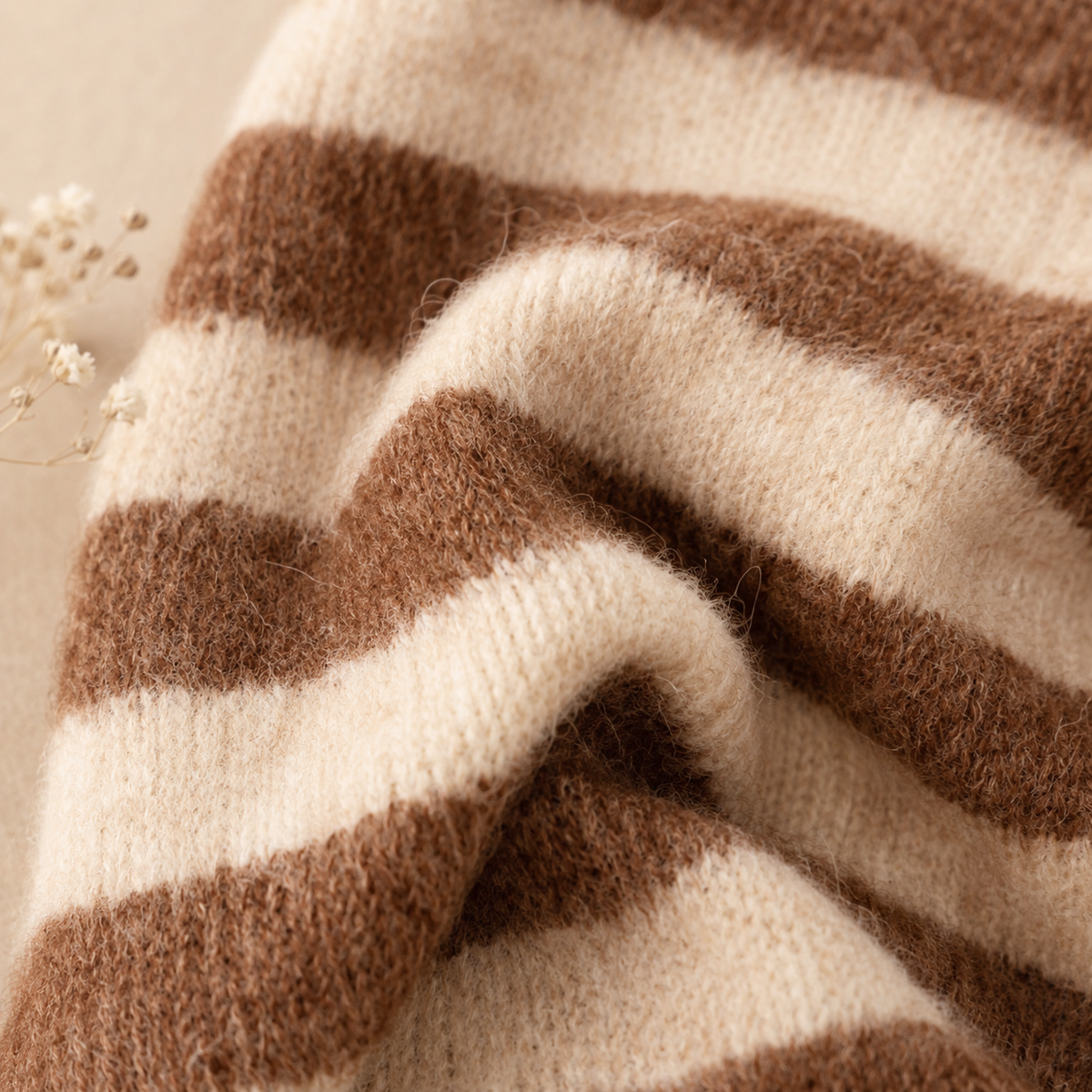 Strickjacke "Mokka" in  Creme/Karamell gestreift