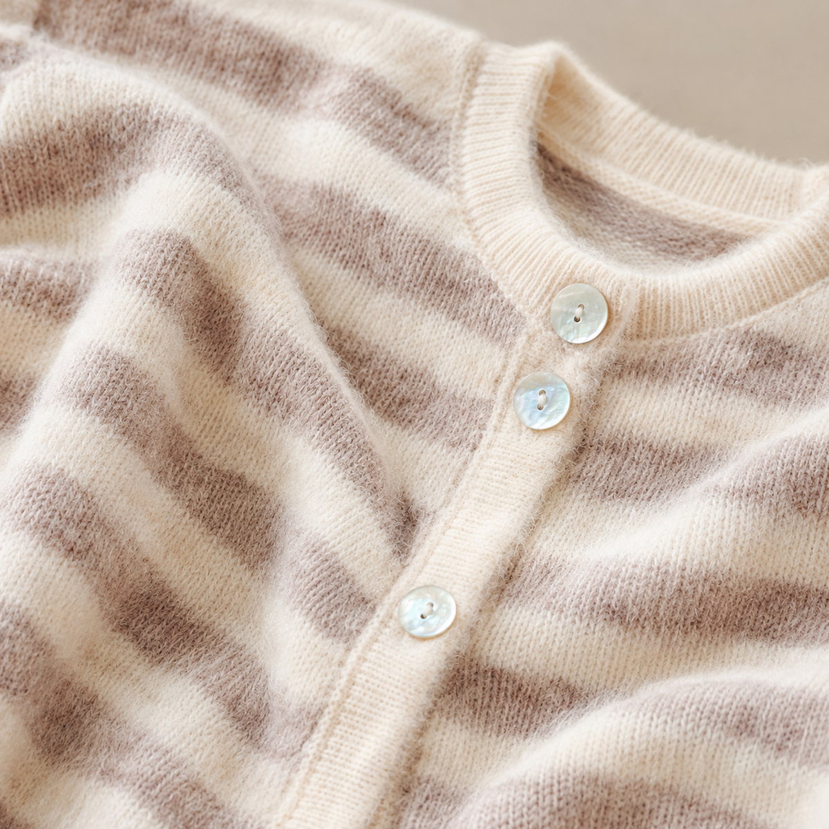 Kurzarm Strickjacke "Elina" gestreift
