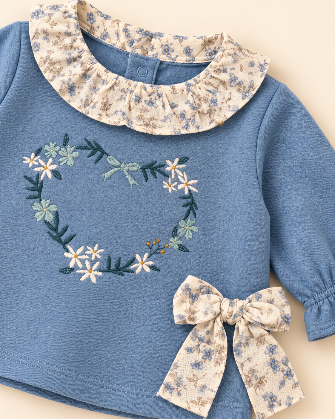 Baby-Sweatshirt "Blütenherz" in Blau