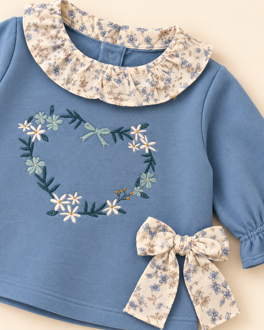 Baby-Sweatshirt "Blütenherz" in Blau