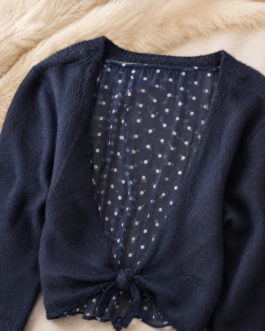 Pullover "Nola" Marineblau mit Punkte-Detail und Rückenknoten