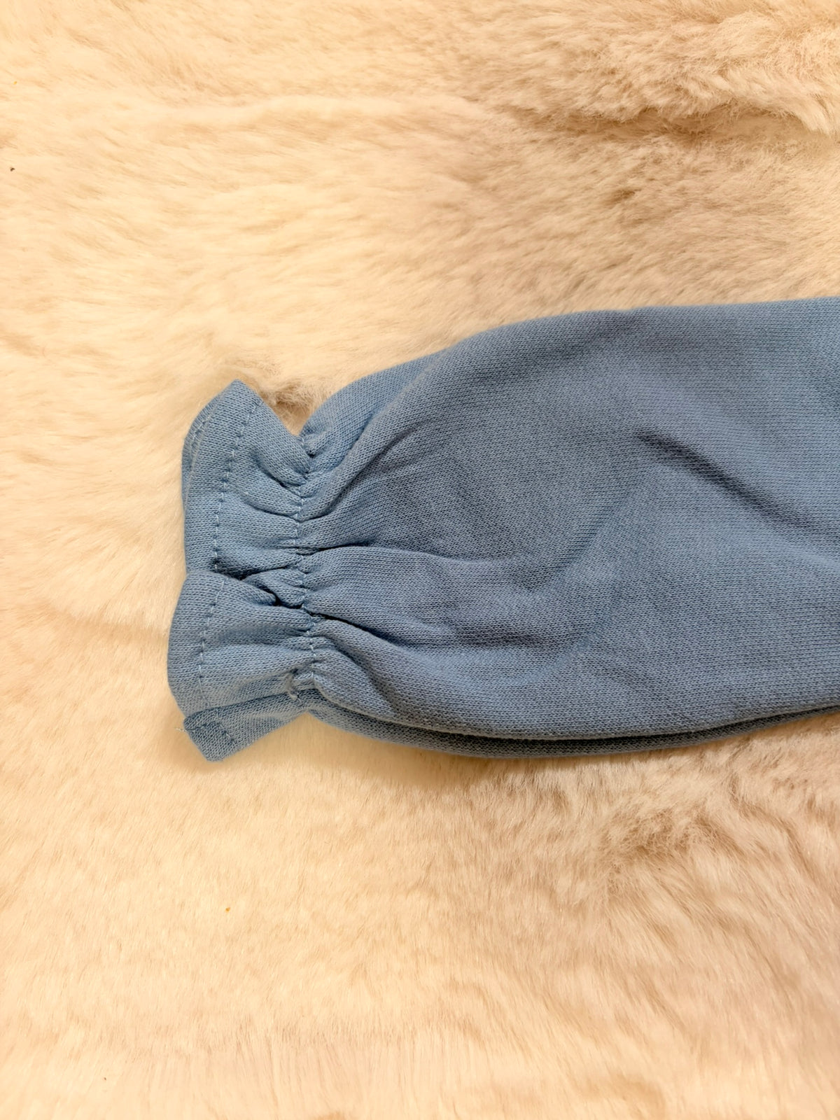 Baby-Sweatshirt "Blütenherz" in Blau