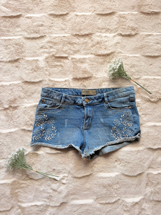 Clockhouse Jeansshorts mit Blumenstickerei l Gr. 38