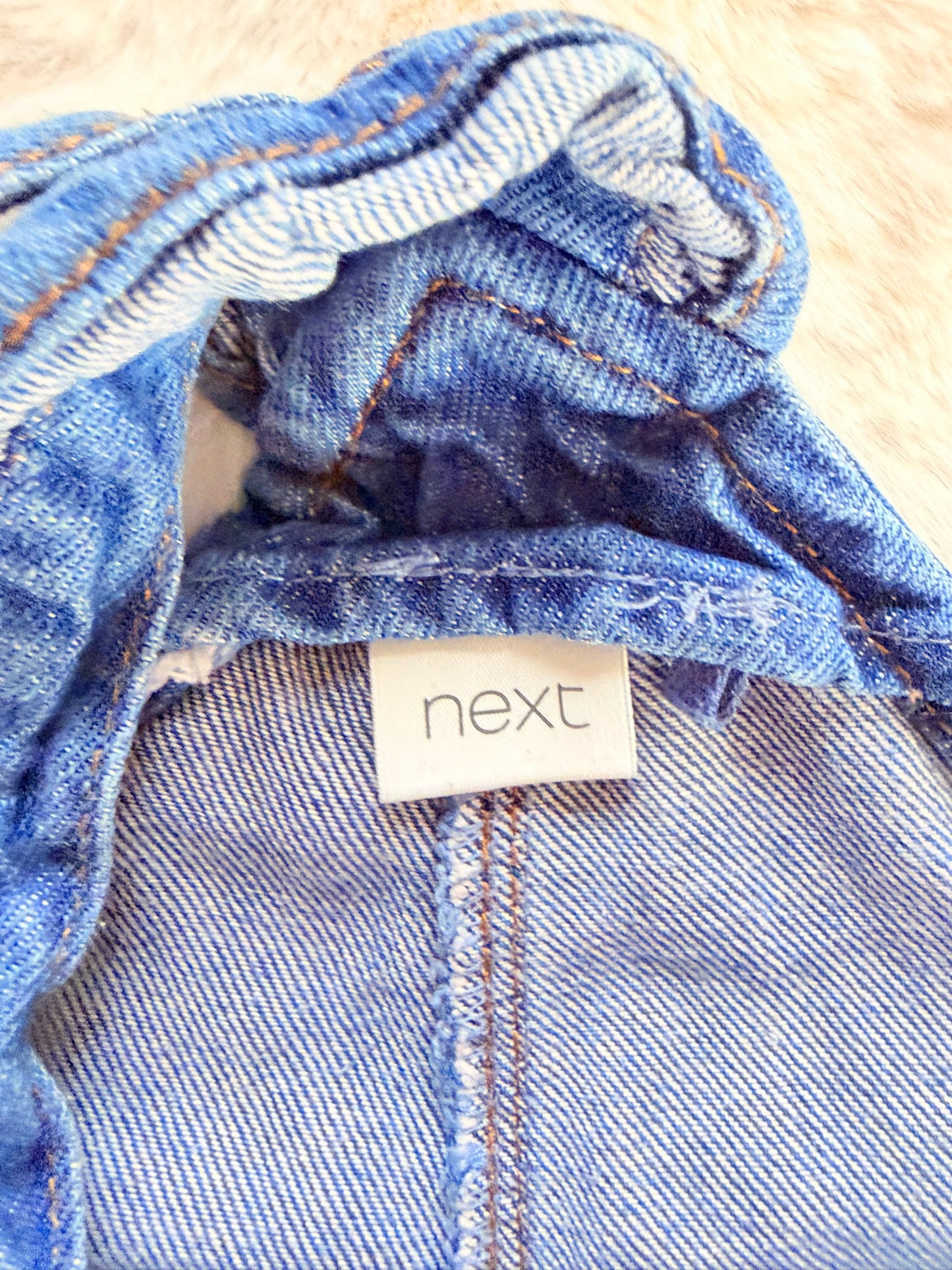 NEXT Mädchen Jeans-Latzhose mit Einhorn & Regenbogen I Gr. 104