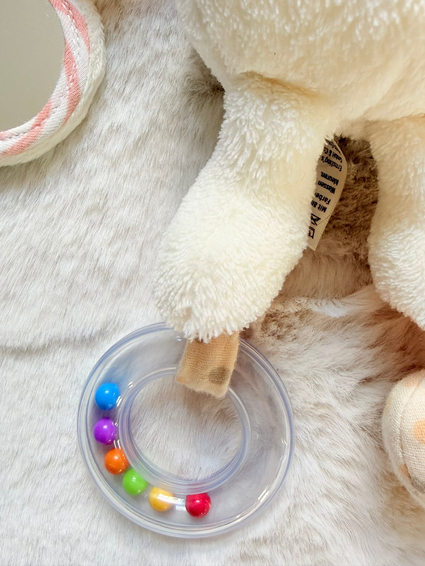Topomini l Baby Aktivitätsspielzeug Hase mit Spiegel & Beißring